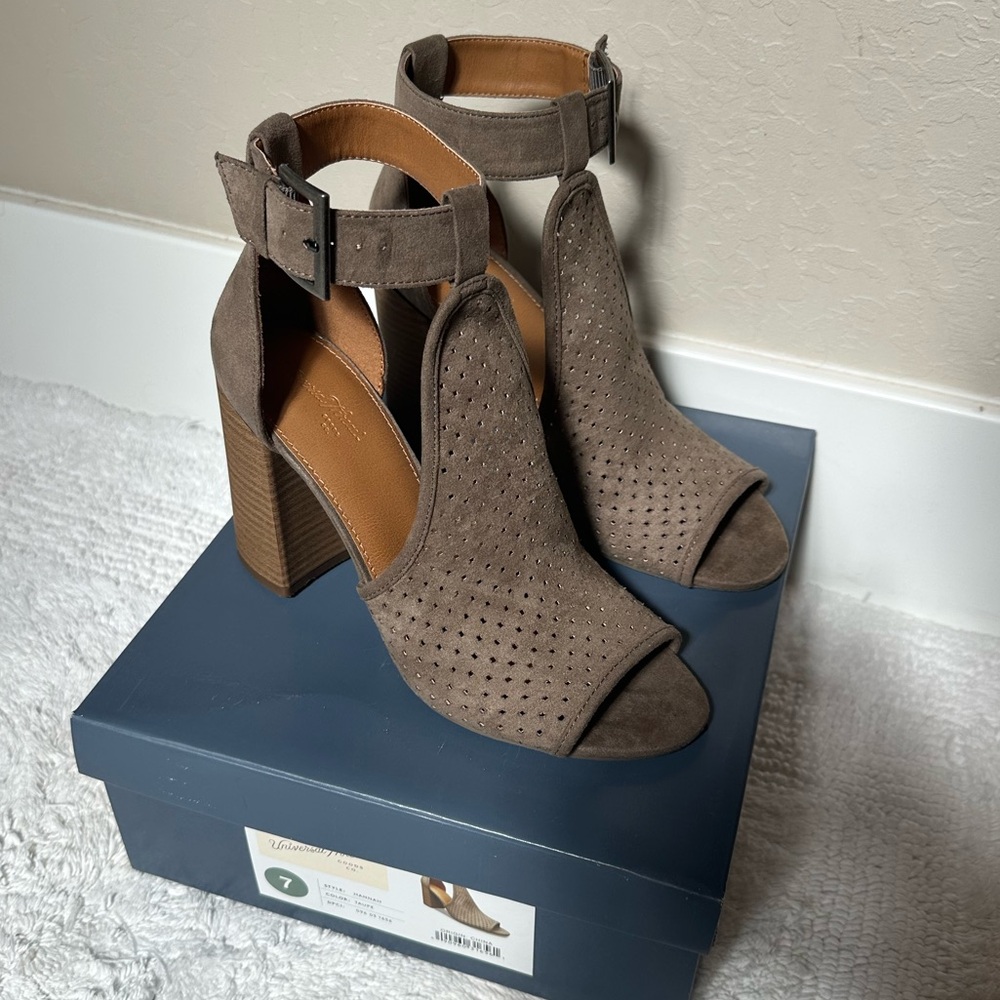 Universal Thread Taupe Peep-Toe Block Heels